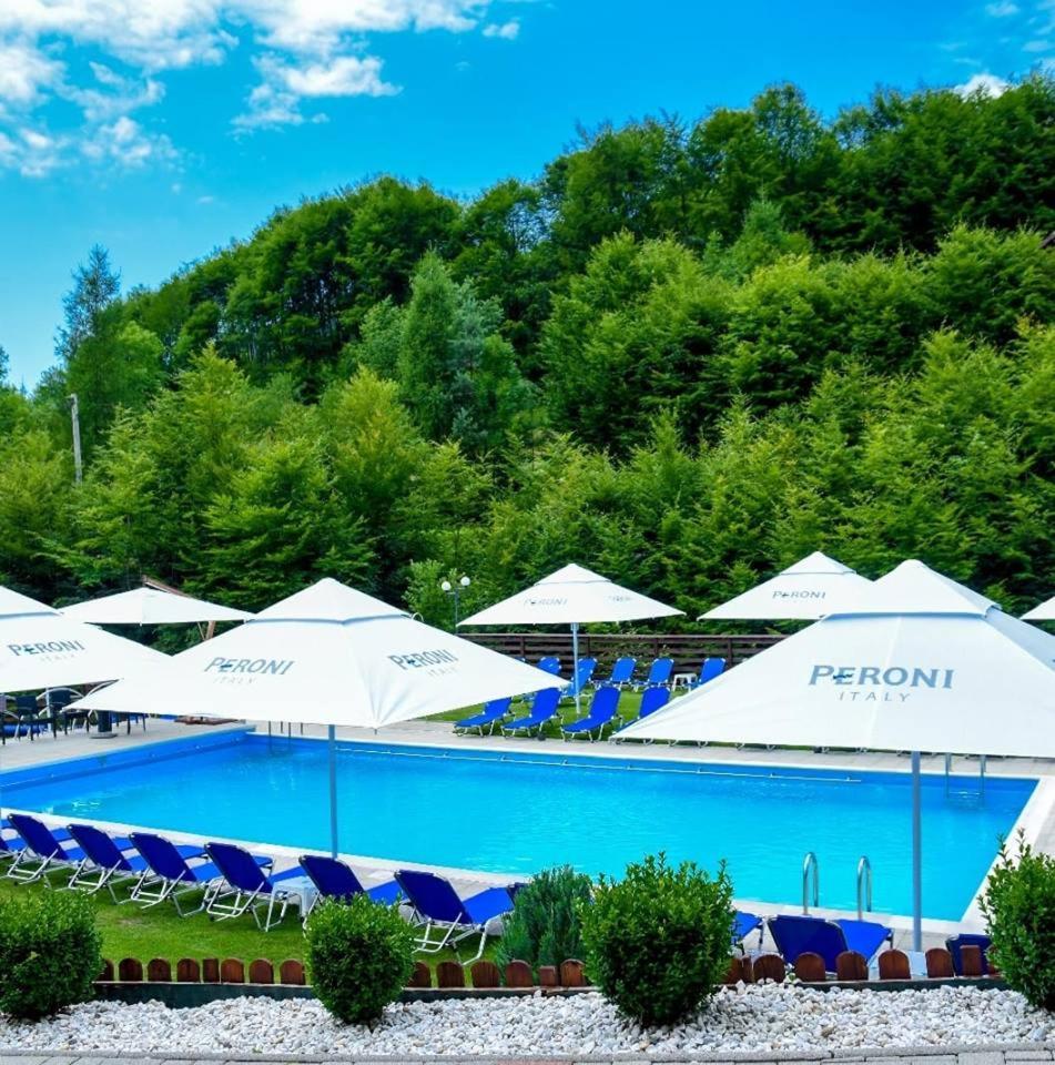 Hotel Complex Summertime Cavnic Exterior foto